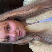 Chica con tres años del profesorado de lengua. Da clases online y particular